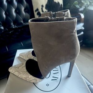 Steve Madden Heels w/ Ankle Cuff, Gray and White Snake print